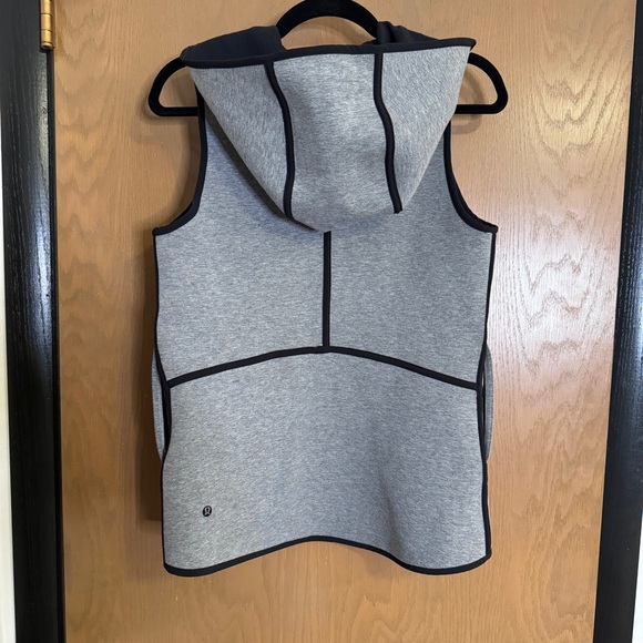 Lululemon Reversible Vest, Gray and Black, size 6 - Picture 4 of 9